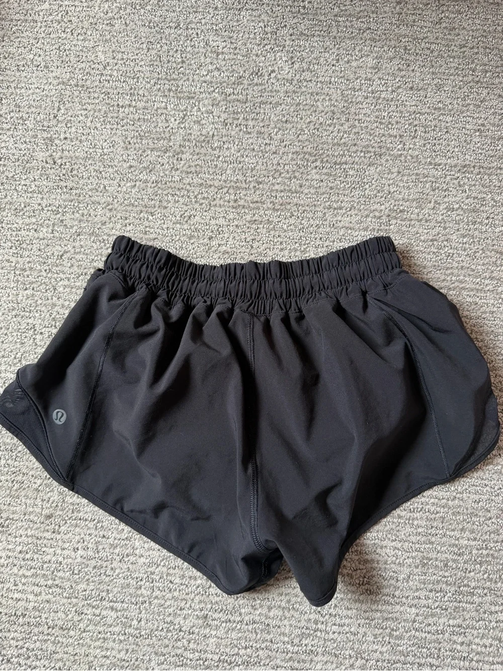 lululemon hotty hot 2.5” shorts - Picture 2 of 3